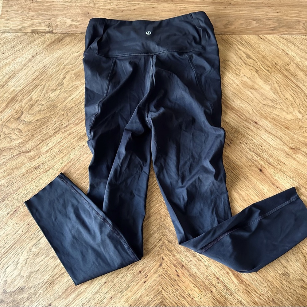 EUC LULULEMON Black 25” Leggings - 6